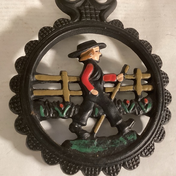 Pair of cast iron Amish trivets - Picture 4 of 6